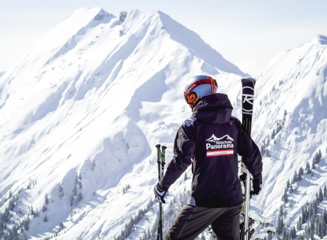 Skilehrer im Skigebiet